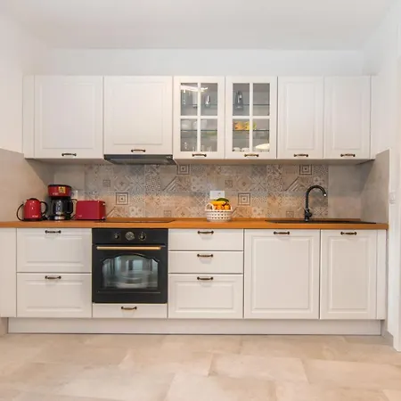 Semesterbostad House Tia *