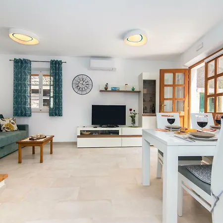 House Tia * فربوسكا