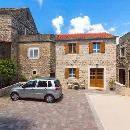 Holiday home House Tia *