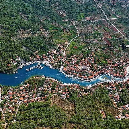 House Tia Semesterbostad *